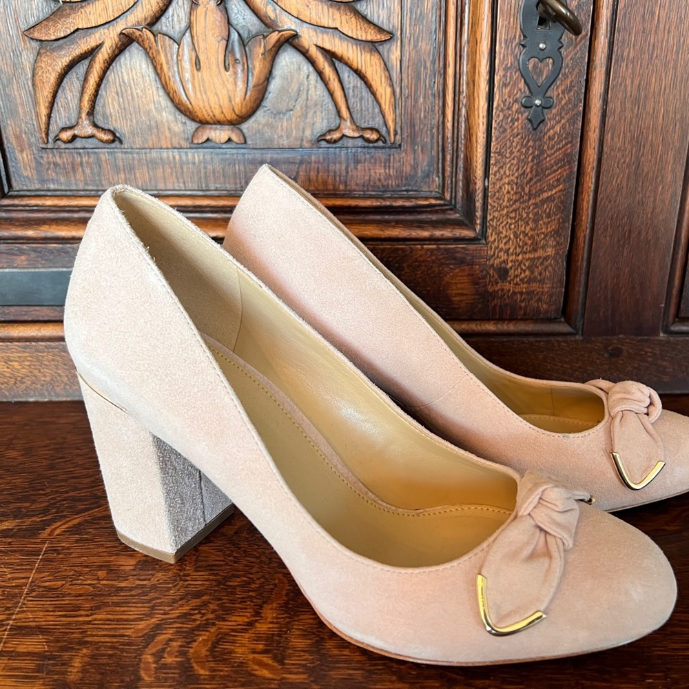 Michael Kors Tan Suede Liza pump cement color